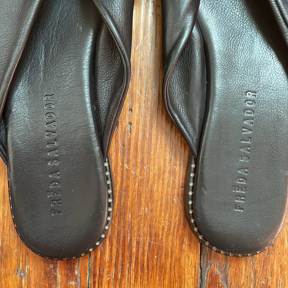 Freda Salvador Black Leather Twisted Strap Slide Sandals - Picture 5 of 5